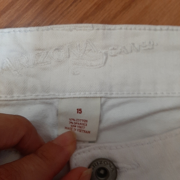 Juniors white Jean capris - Picture 3 of 3